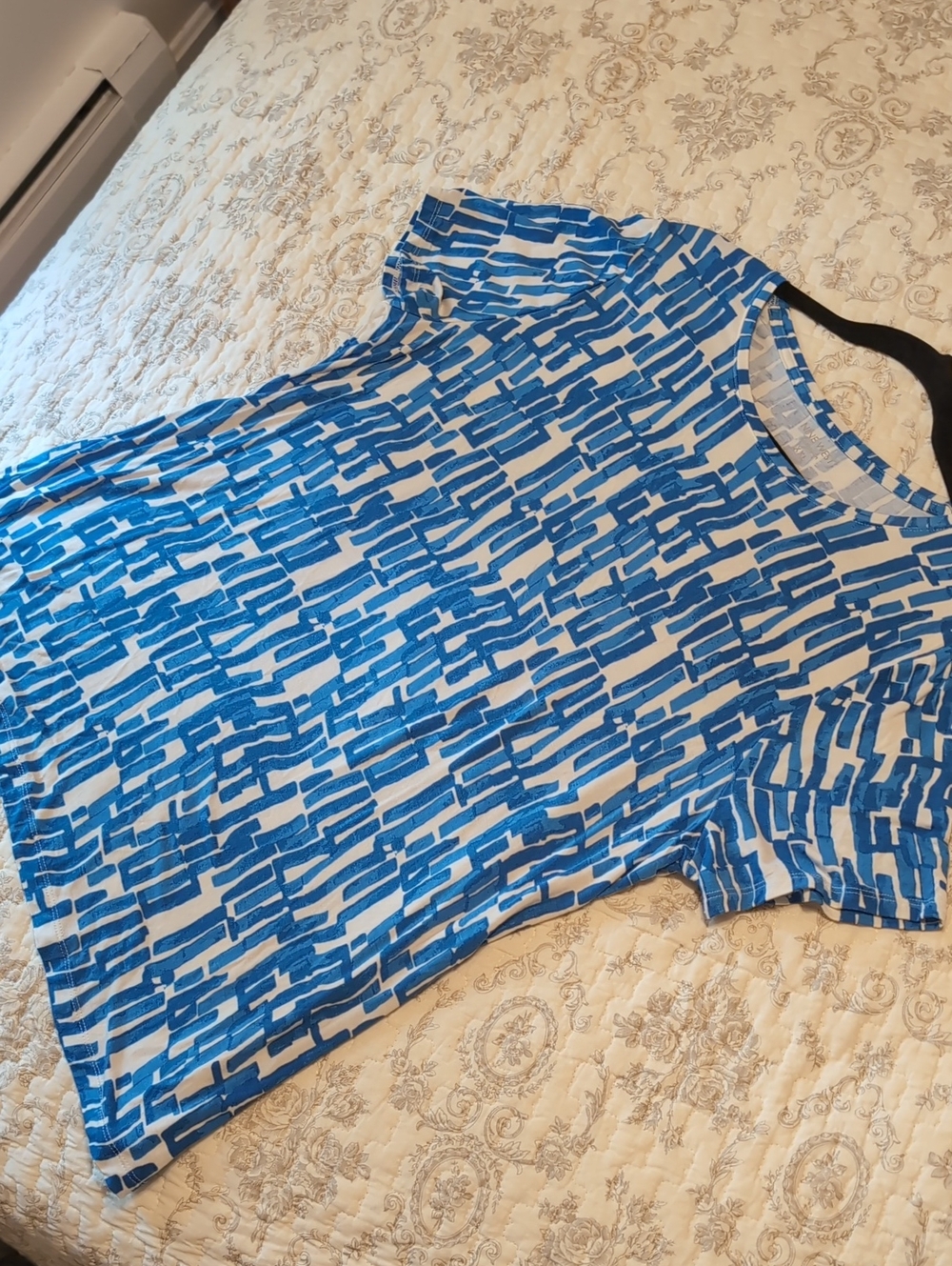 Nine West Blue and White Geometric Print Tee